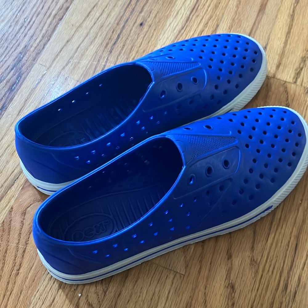 Pex women’s slip on water shoe sneaker blue with white accent